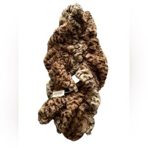 NWT Ethel and Myrtle cheetah leopard animal print faux fur scarf